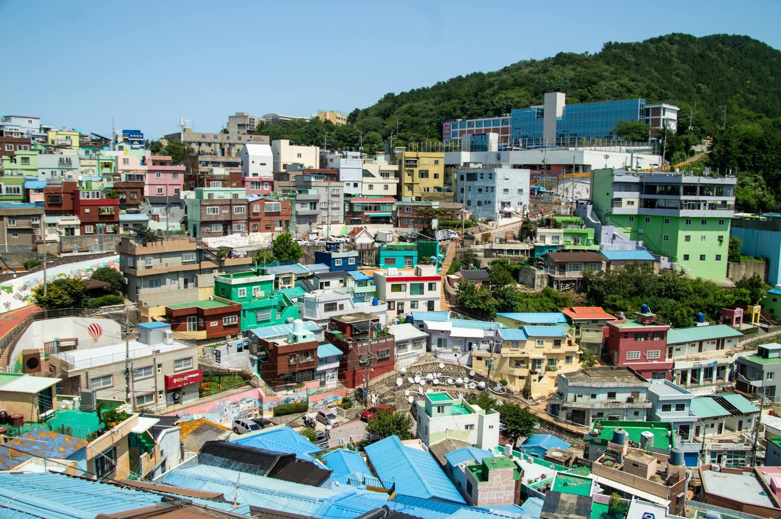 감천문화마을, 산비탈을 알록달록 채운 계단식 마을, '한국의 마추픽추'