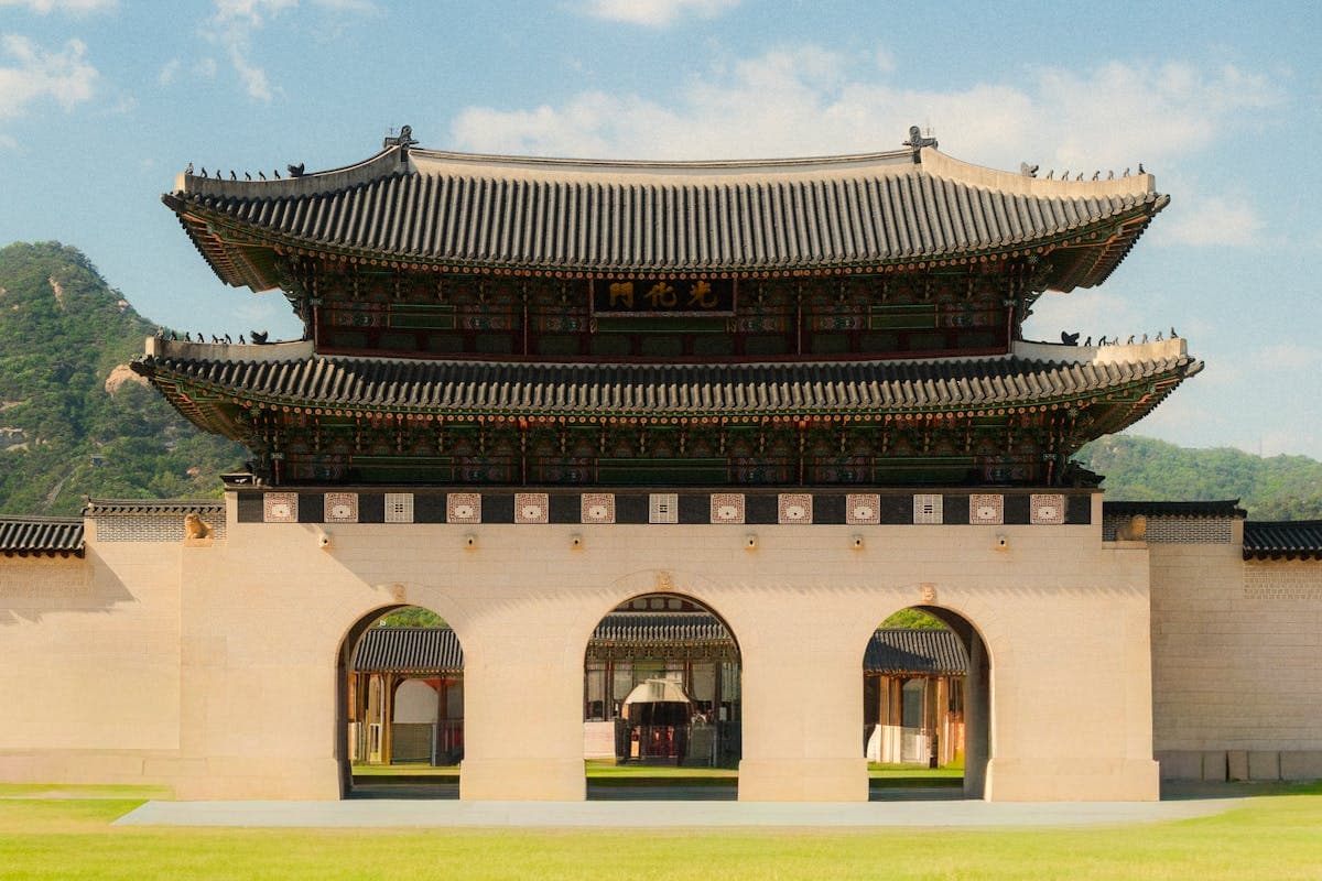 광화문, 경복궁의 정문. 1395년 조선 개국과 함께 세워진 600년 역사