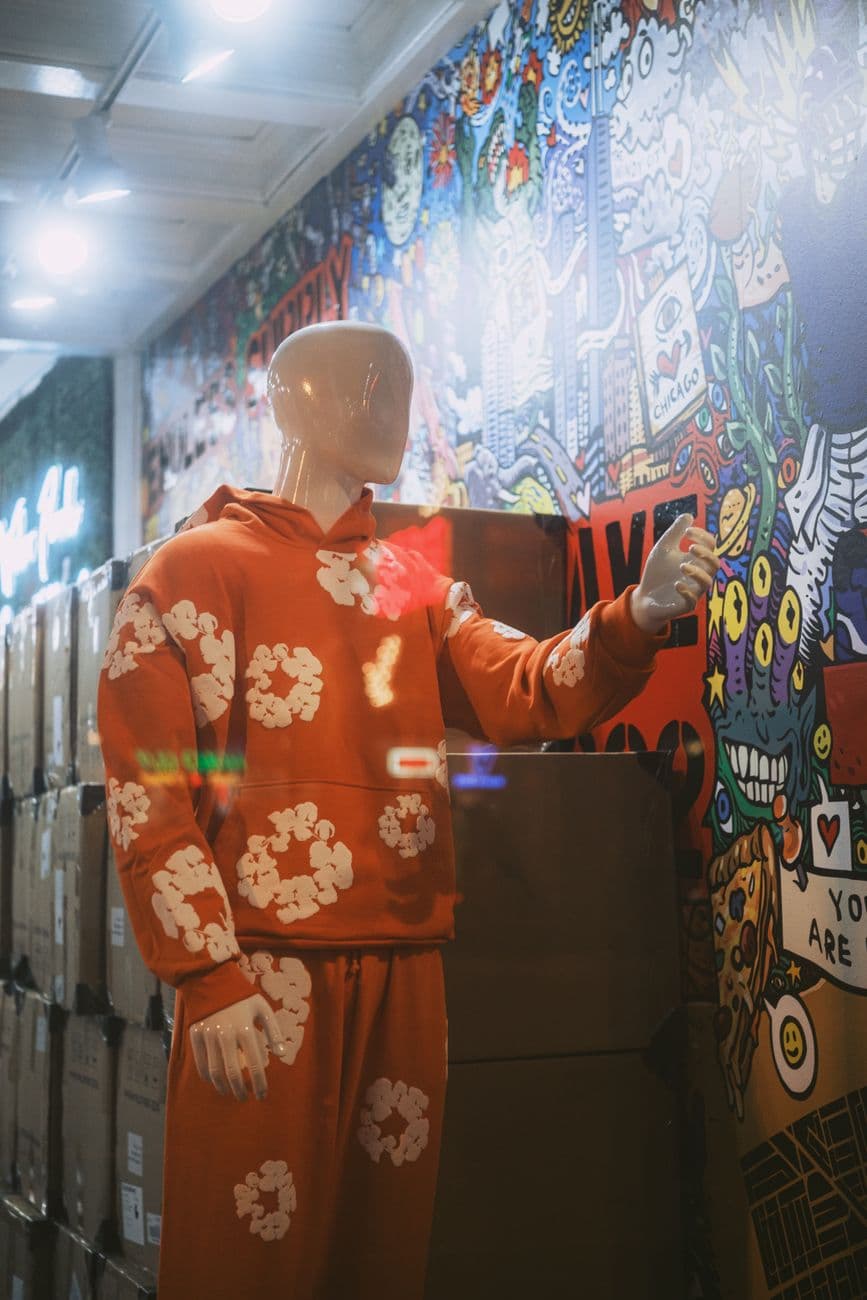 ポップアップストアのアパレルディスプレイ