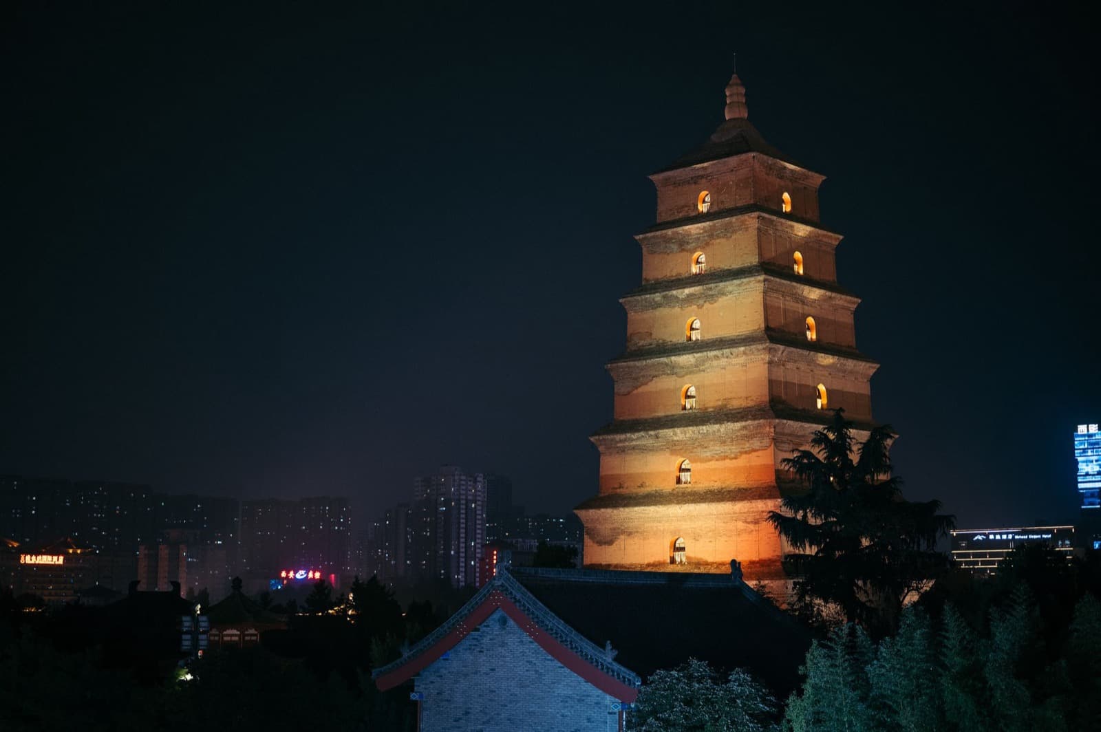 亮灯后的大雁塔夜景